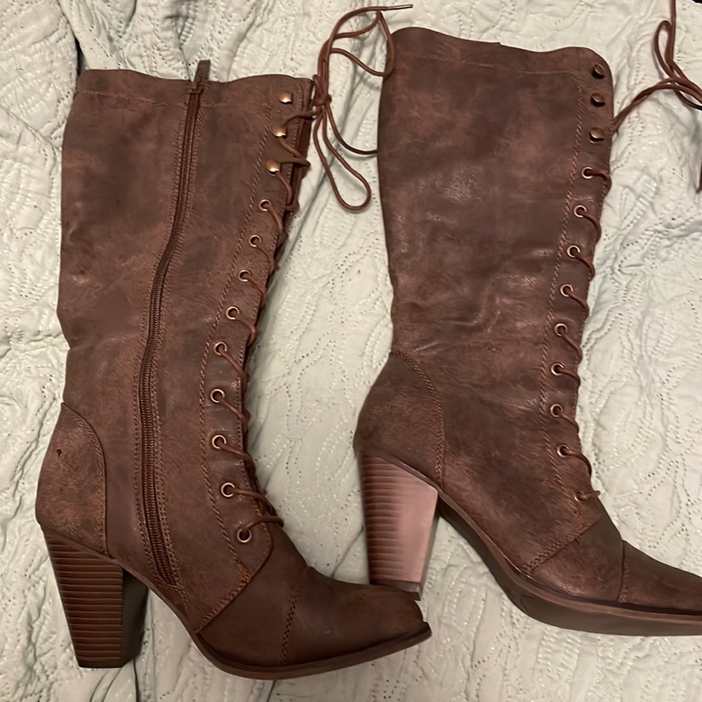 Forever Knee high lace up boots. Size 8.